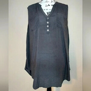 Torrid Women's Size 2 Short Sleeve Blouse-EUC